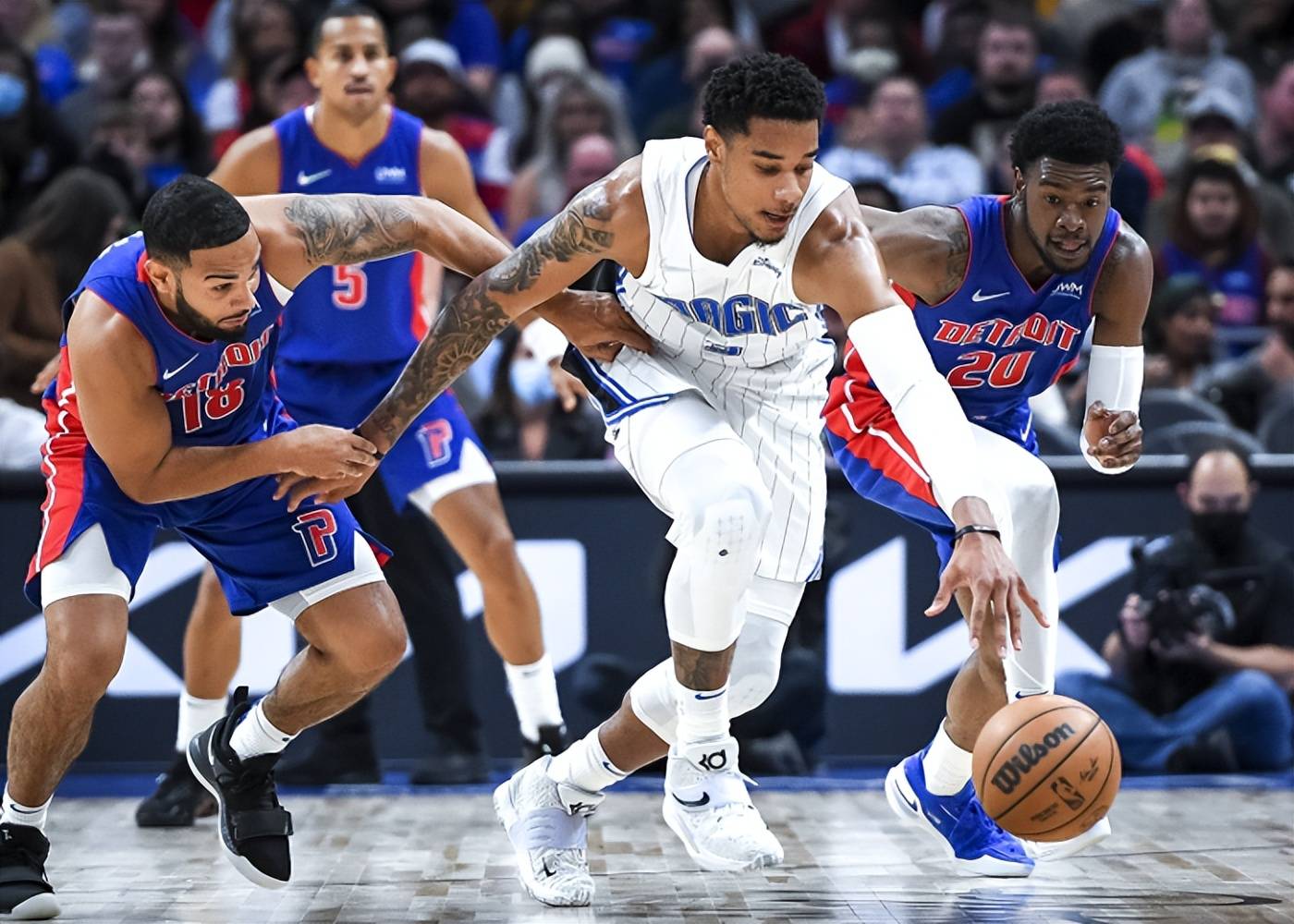 关于特别节目！赛场间歇，球场上演精彩表演秀！的信息