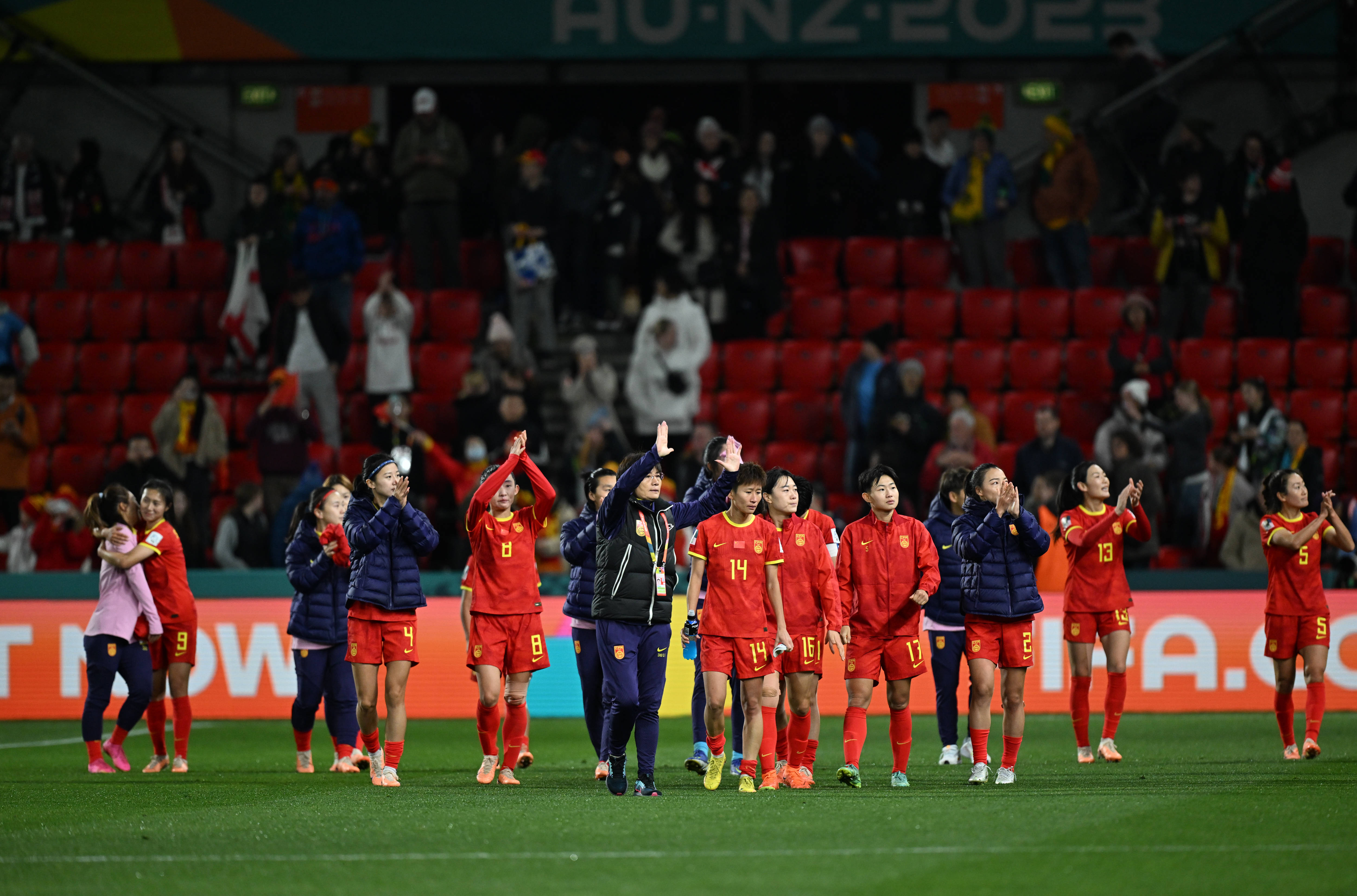 中国女足备战杯赛，以实力诠释自信与坚毅的简单介绍