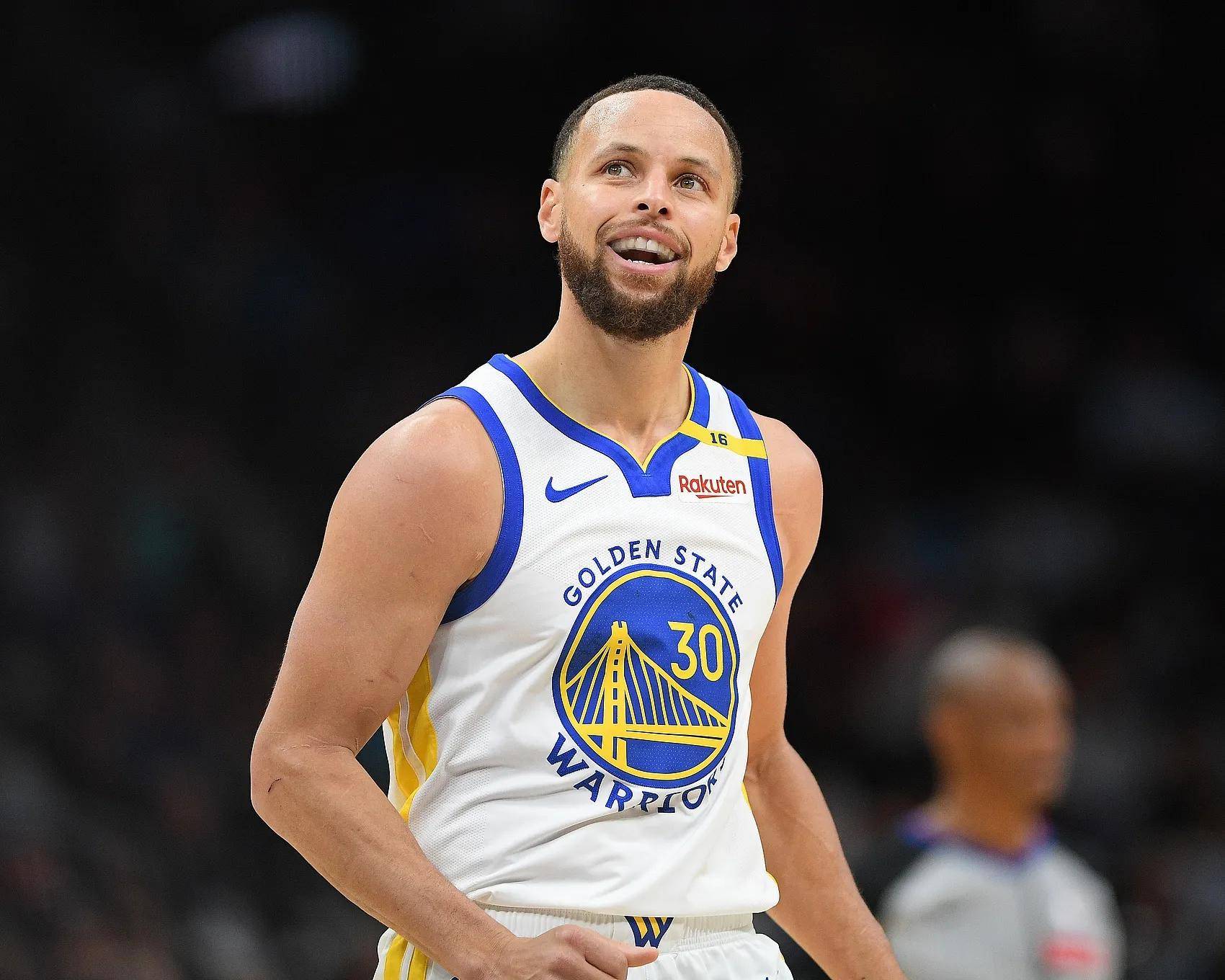 关于库里重返赛场，险胜首场状态出色，篮网观众沸腾！的信息