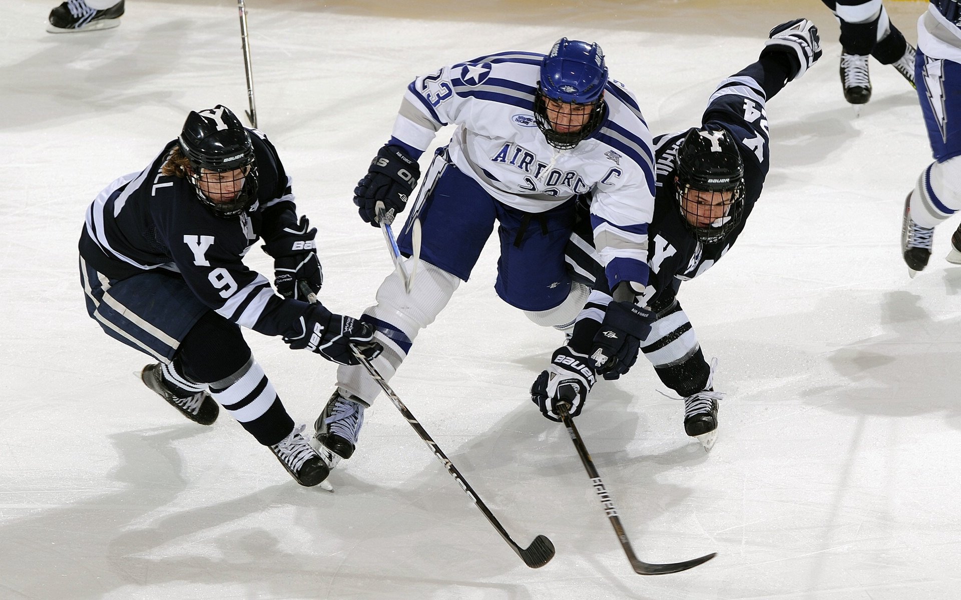 萨拉赫连续十二场比赛得分超过夺冠，巴塞罗那不断突破！引发球迷热议
